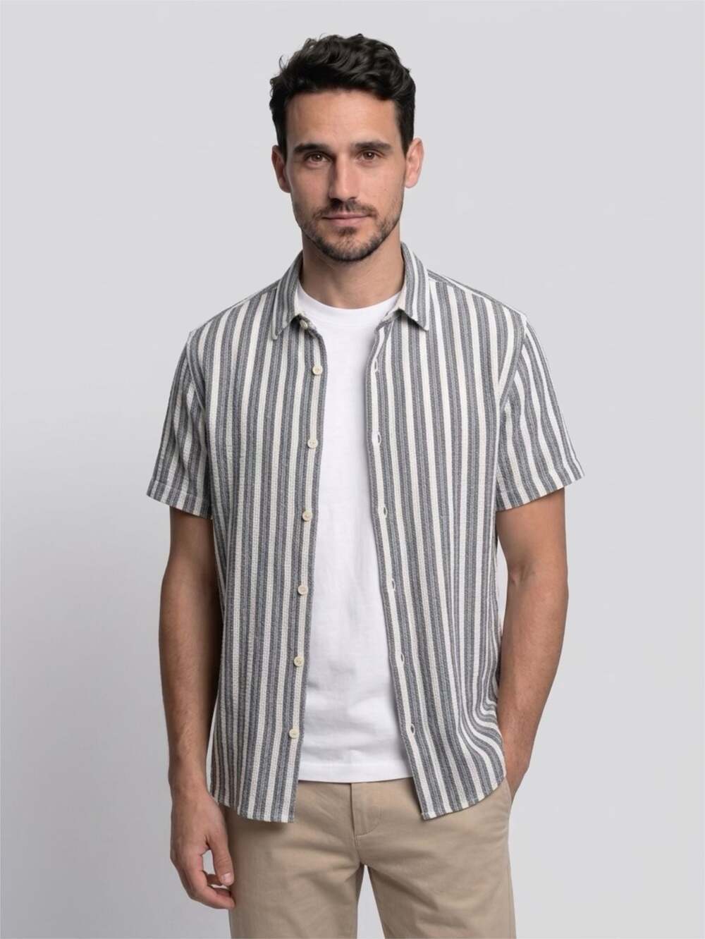 Zara Men's Vertical Stripe Textured Short Sleeve Button-Up Shirt